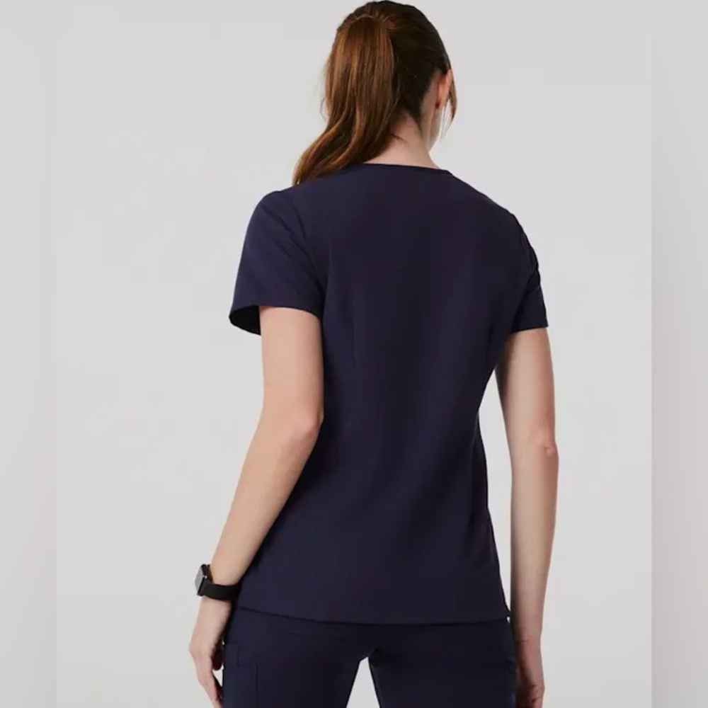 NWT Figs Catarina Top Navy Blue One Front Pocket Size XL Petite - Picture 3 of 10